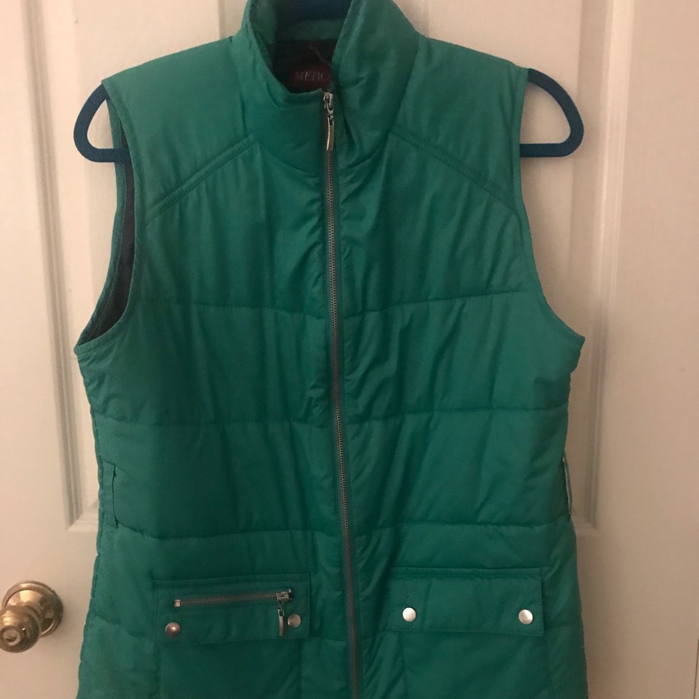 VEST - Picture 2 of 3